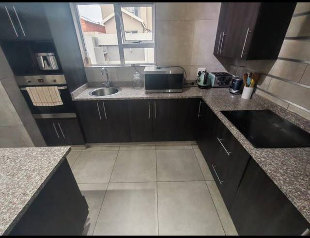 4 BEDROOM HOUSE FOR SALE IN THATCHFIELD